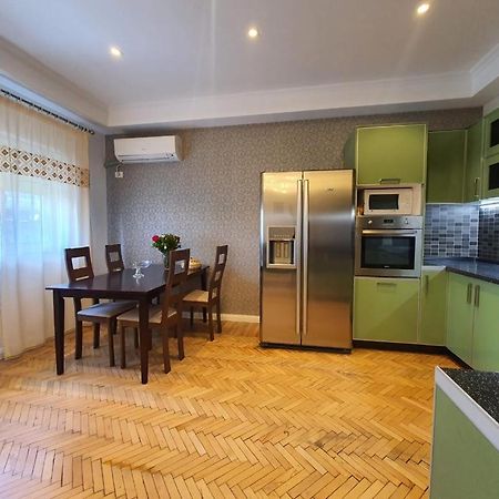 Noemi Apartment Tirana Eksteriør billede